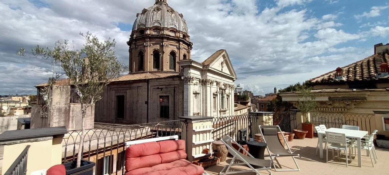 Terrace On The Monuments Of Apartment Rom